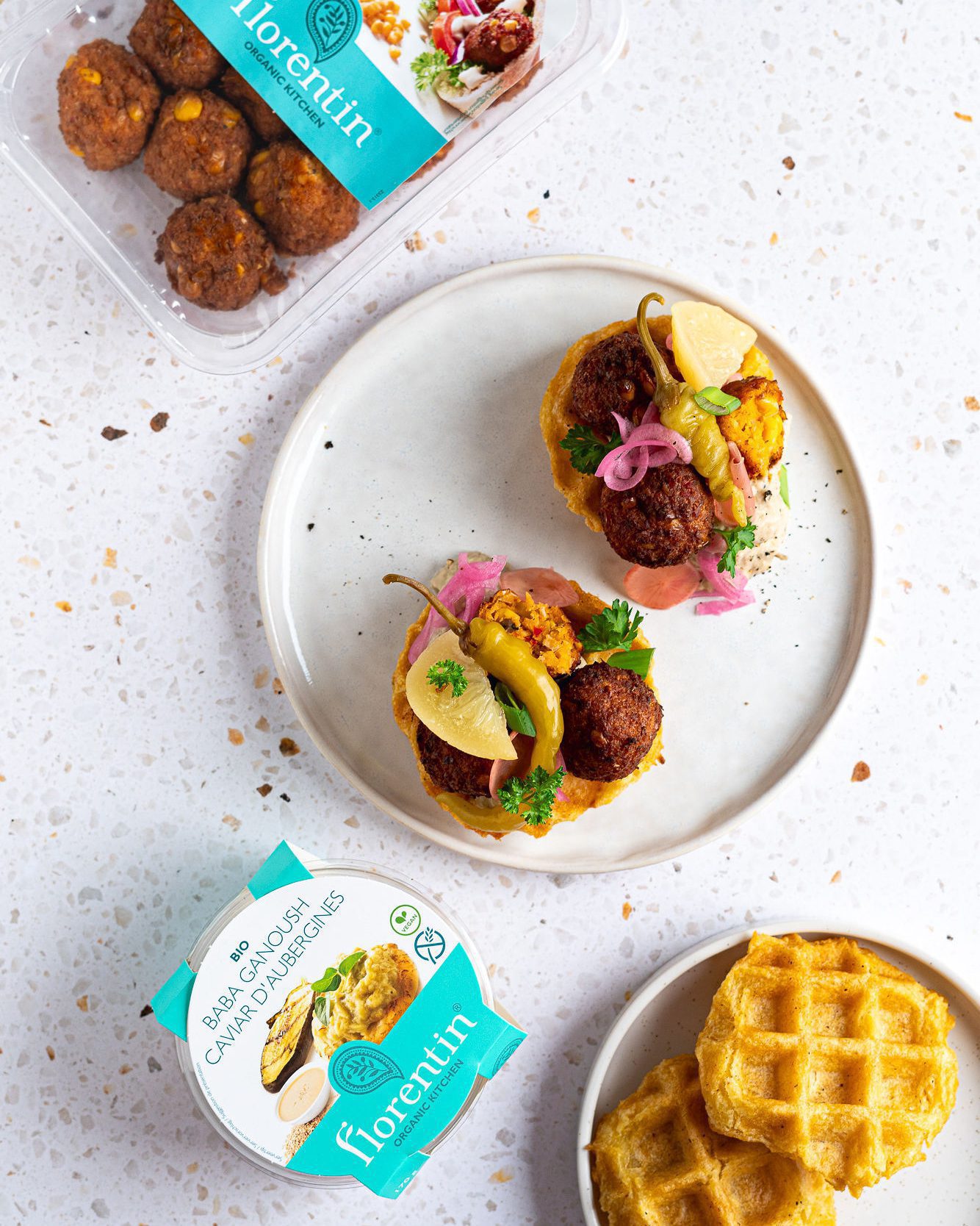 Florentin Mais Falafel en Baba Ganoush op hartige wafels