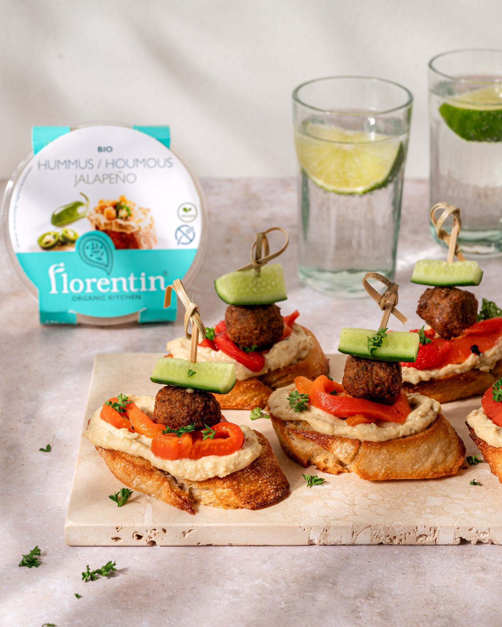 Florentin Pittige Pinchos met Mini Falafel en Hummus Jalapeño